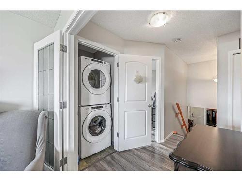 523 Stonegate Way Nw, Airdrie, AB - Indoor Photo Showing Laundry Room