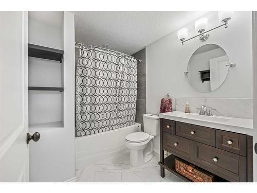 523 Stonegate Way Nw, Airdrie, AB - Indoor Photo Showing Bathroom