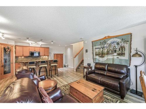 523 Stonegate Way Nw, Airdrie, AB - Indoor Photo Showing Living Room