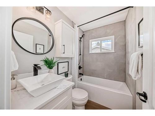 53 Haverhill Road Sw, Calgary, AB - Indoor Photo Showing Bathroom