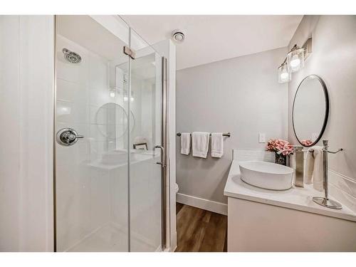 53 Haverhill Road Sw, Calgary, AB - Indoor Photo Showing Bathroom