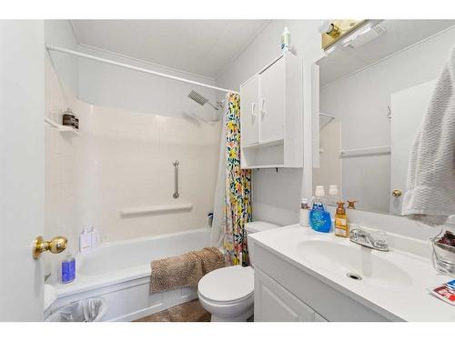4830 54 Street, Olds, AB - Indoor Photo Showing Bathroom