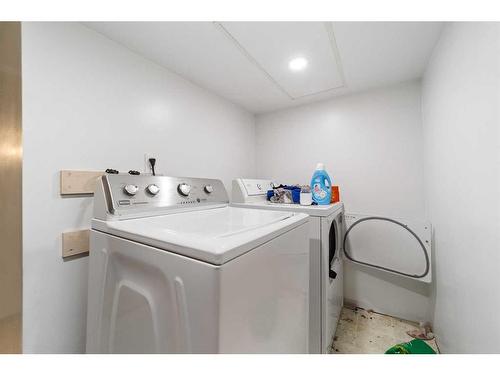 4830 54 Street, Olds, AB - Indoor Photo Showing Laundry Room