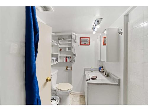 4830 54 Street, Olds, AB - Indoor Photo Showing Bathroom