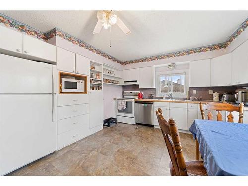 4830 54 Street, Olds, AB - Indoor Photo Showing Kitchen
