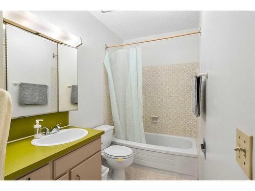 201 Pinestream Place Ne, Calgary, AB - Indoor Photo Showing Bathroom