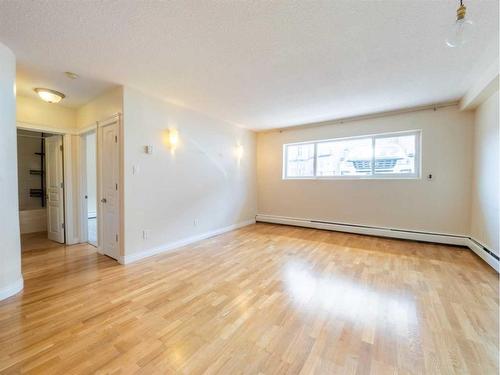 11-1813 25 Avenue Sw, Calgary, AB - Indoor Photo Showing Other Room