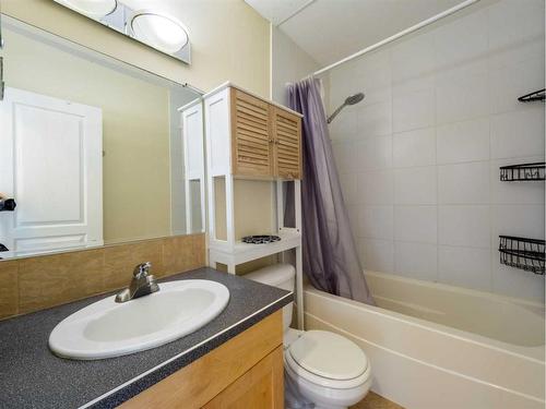 11-1813 25 Avenue Sw, Calgary, AB - Indoor Photo Showing Bathroom