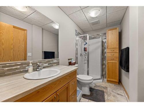2 Harrison Green, Olds, AB - Indoor Photo Showing Bathroom