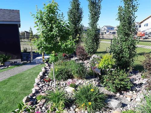 2 Harrison Green, Olds, AB - Outdoor