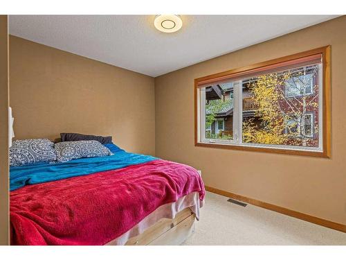 13-100 Rundle Drive, Canmore, AB - Indoor Photo Showing Bedroom