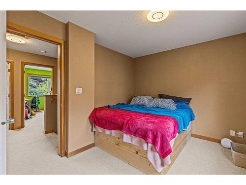 13-100 Rundle Drive, Canmore, AB - Indoor Photo Showing Bedroom