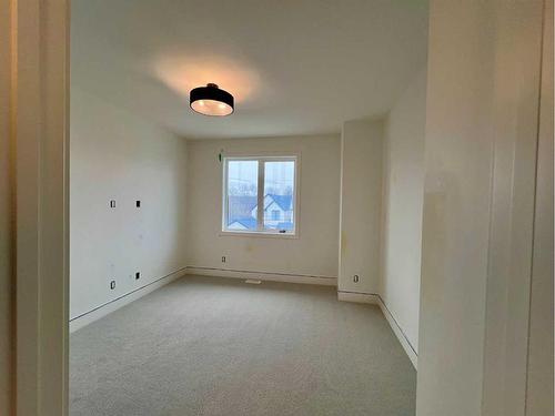 702 26 Avenue Nw, Calgary, AB - Indoor Photo Showing Other Room