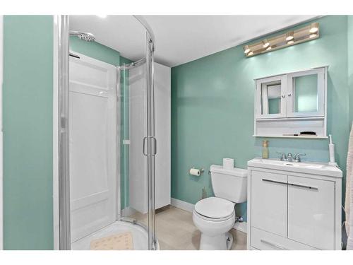 561 Diamond Crescent, Diamond Valley, AB - Indoor Photo Showing Bathroom
