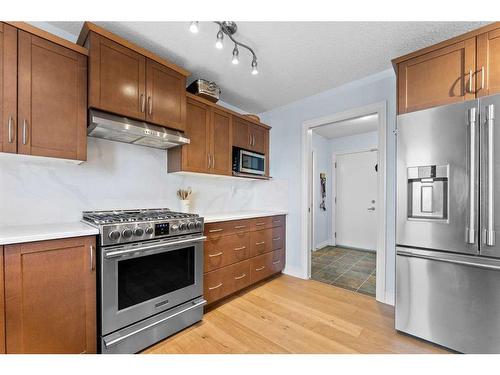 561 Diamond Crescent, Diamond Valley, AB - Indoor Photo Showing Kitchen With Stainless Steel Kitchen