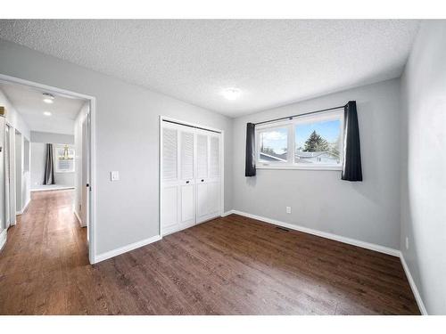4307 45 Street Sw, Calgary, AB - Indoor Photo Showing Other Room