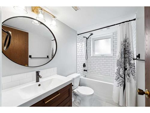 4307 45 Street Sw, Calgary, AB - Indoor Photo Showing Bathroom