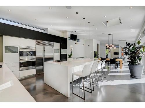227 2 Avenue Ne, Calgary, AB - Indoor Photo Showing Kitchen With Upgraded Kitchen
