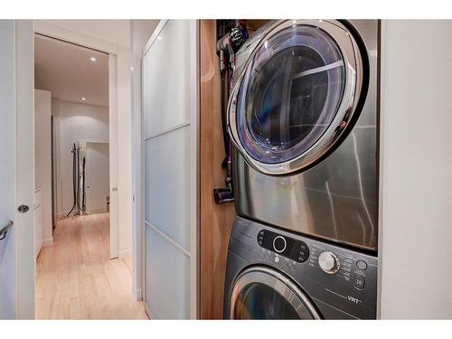 227 2 Avenue Ne, Calgary, AB - Indoor Photo Showing Laundry Room