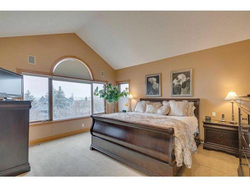 531 Hawkside Mews Nw, Calgary, AB - Indoor Photo Showing Bedroom