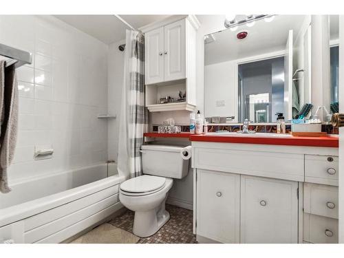 372-1620 8 Avenue Nw, Calgary, AB - Indoor Photo Showing Bathroom
