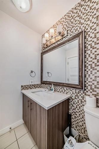 127-333 Garry Crescent Ne, Calgary, AB - Indoor Photo Showing Bathroom
