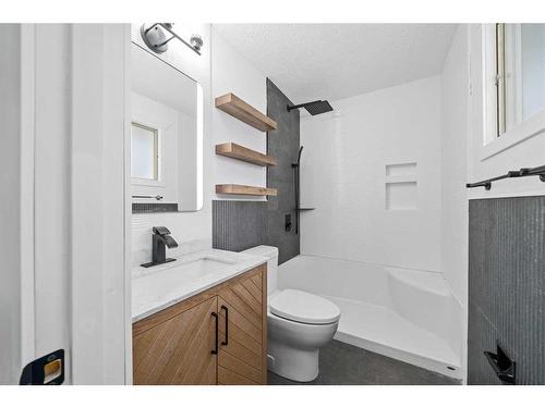 343 Pinetree Road Ne, Calgary, AB - Indoor Photo Showing Bathroom