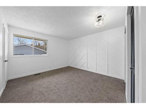 343 Pinetree Road Ne, Calgary, AB - Indoor Photo Showing Other Room