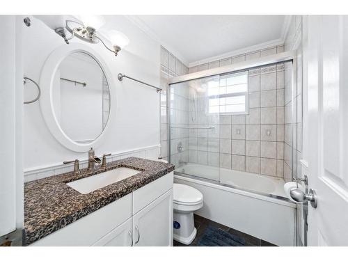 12152 Canfield Road Sw, Calgary, AB - Indoor Photo Showing Bathroom