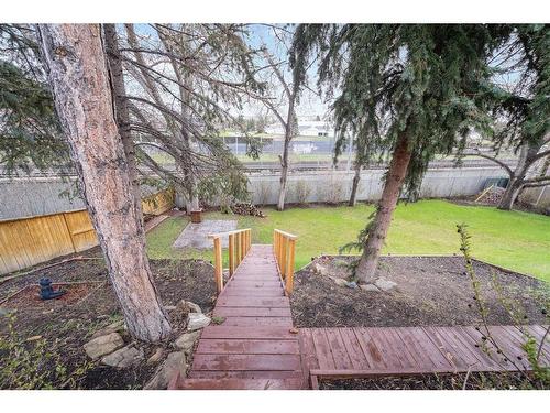 12152 Canfield Road Sw, Calgary, AB - Outdoor
