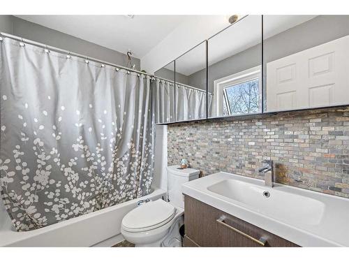 1-7 Westland Road, Okotoks, AB - Indoor Photo Showing Bathroom