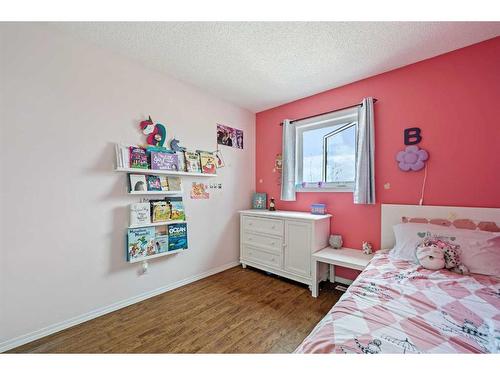 1-7 Westland Road, Okotoks, AB - Indoor Photo Showing Bedroom