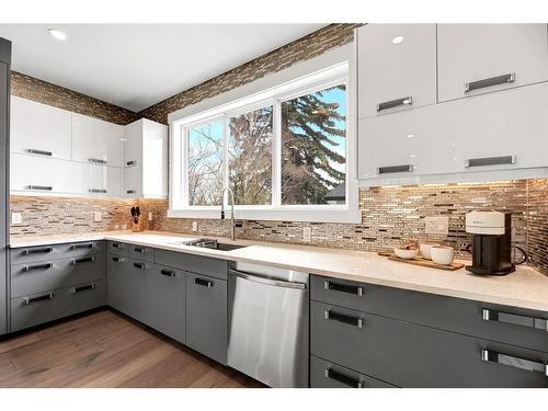 2334 24 Avenue Sw, Calgary, AB - Indoor Photo Showing Kitchen