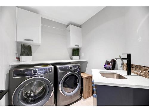2334 24 Avenue Sw, Calgary, AB - Indoor Photo Showing Laundry Room