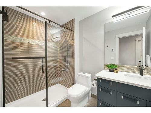 2334 24 Avenue Sw, Calgary, AB - Indoor Photo Showing Bathroom