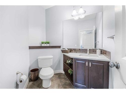 381 Evanspark Circle Nw, Calgary, AB - Indoor Photo Showing Bathroom