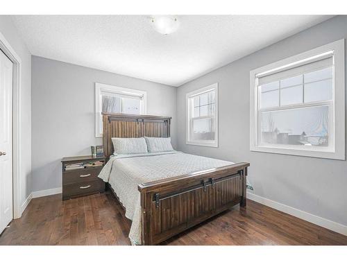 381 Evanspark Circle Nw, Calgary, AB - Indoor Photo Showing Bedroom
