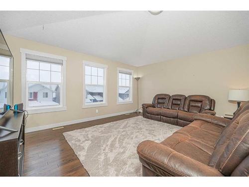 381 Evanspark Circle Nw, Calgary, AB - Indoor Photo Showing Living Room