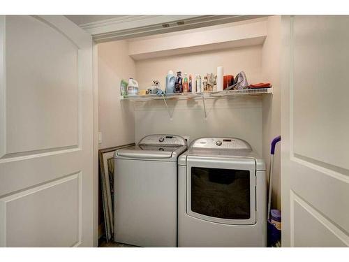 222 Quarry Park Boulevard Se, Calgary, AB - Indoor Photo Showing Laundry Room