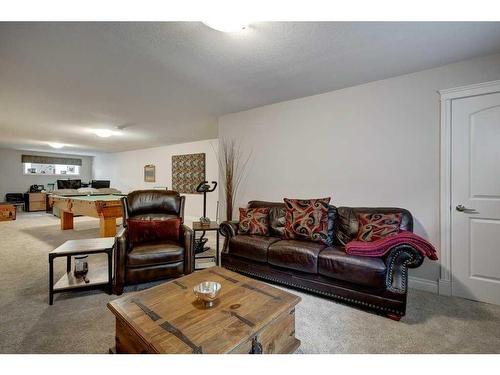 222 Quarry Park Boulevard Se, Calgary, AB - Indoor Photo Showing Living Room