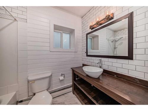 114-6919 Elbow Drive Sw, Calgary, AB - Indoor Photo Showing Bathroom