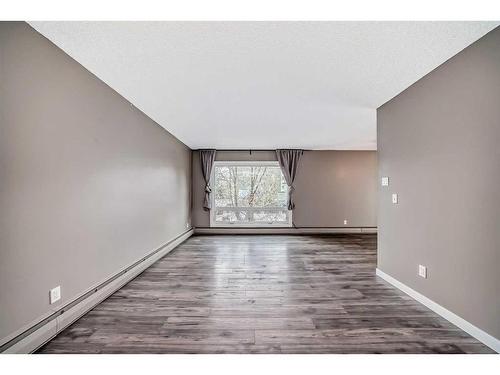 114-6919 Elbow Drive Sw, Calgary, AB - Indoor Photo Showing Other Room