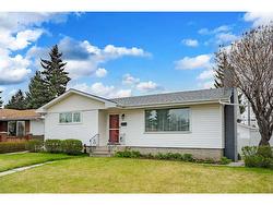 40 Brown Crescent NW Calgary, AB T2L 1N5