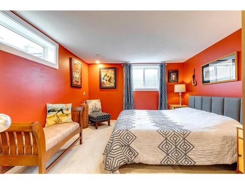 4935 Vantage Crescent Nw, Calgary, AB - Indoor Photo Showing Bedroom