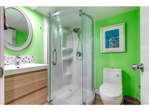4935 Vantage Crescent Nw, Calgary, AB - Indoor Photo Showing Bathroom