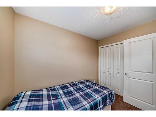 602-1001 8 Street Nw, Airdrie, AB - Indoor Photo Showing Bedroom