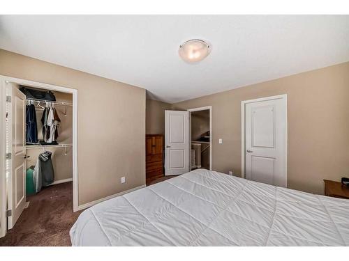 602-1001 8 Street Nw, Airdrie, AB - Indoor Photo Showing Bedroom