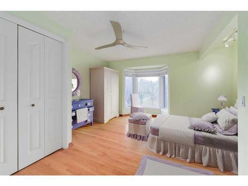 6028 Dalford Road Nw, Calgary, AB - Indoor Photo Showing Bedroom