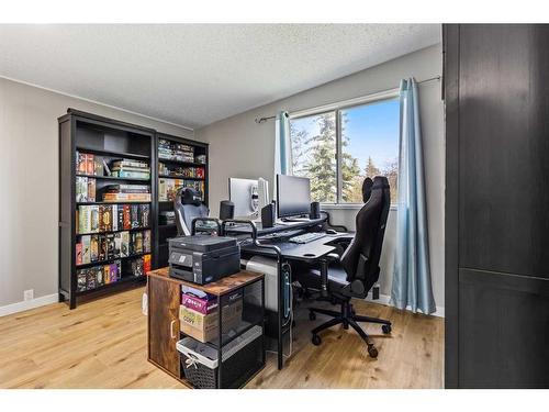 456 Cedarille Crescent Sw, Calgary, AB - Indoor Photo Showing Office