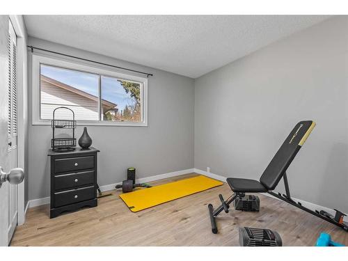 456 Cedarille Crescent Sw, Calgary, AB - Indoor Photo Showing Other Room
